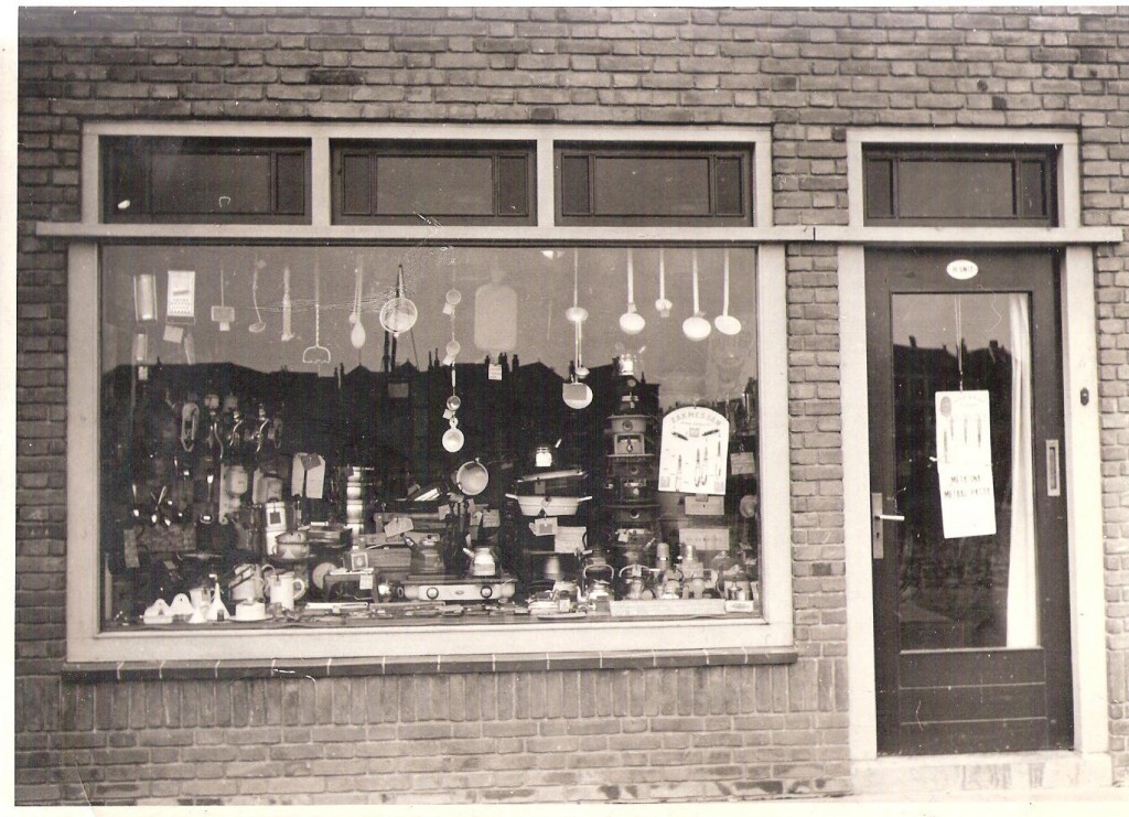 De Nieuwe IJzerwinkel aan Marnixstraat 5 in Maassluis. 